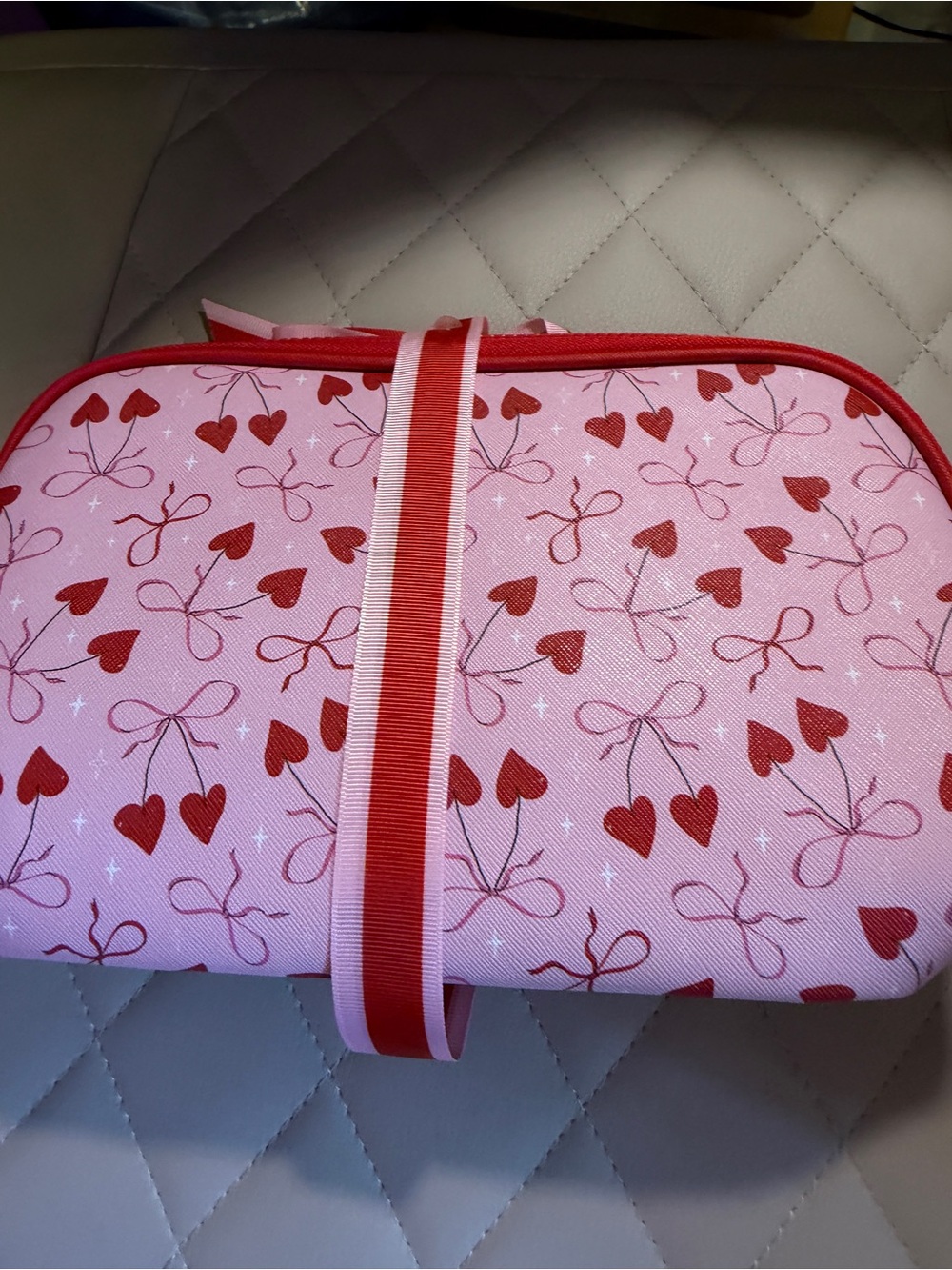 NICOLE MILLER 2 piece Pink Cosmetic Pouches with Red Heart Print & Ribbon - Picture 3 of 4